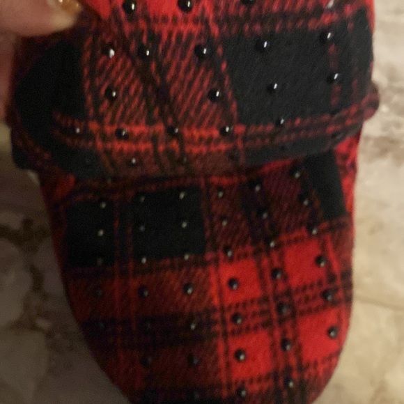 New! Wondershop Fleece Lined Pull-On Adult Slippers w Huggable Heel & Grippers - Picture 5 of 8